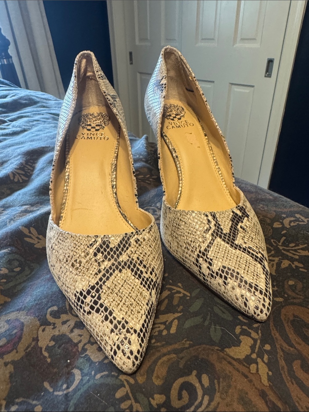 Vince Camuto Women's Snake-Print Pointed Toe Leather Pumps Size 9.5